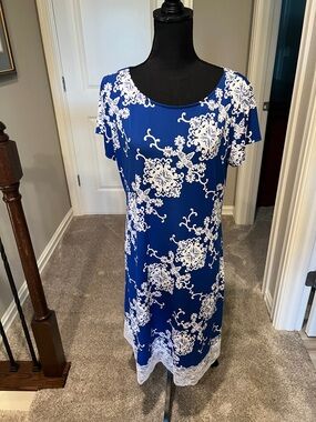 Ronni Nicole Blue and White Floral Print Midi Dress